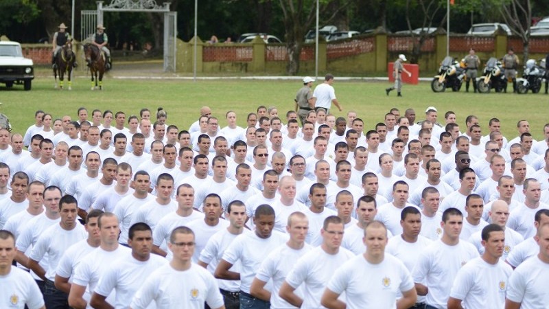 O Curso Básico de Formação de Policial Militar possui, aproximadamente, oito meses de duração 