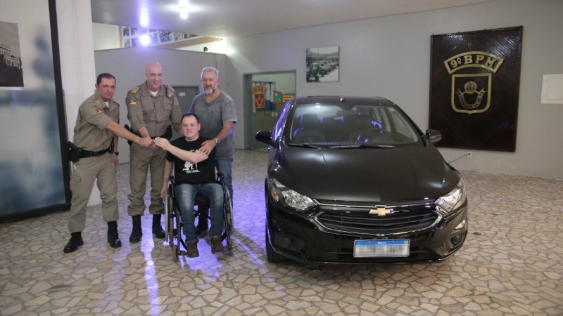 Soldado Jean recebeu um carro adaptado como forma de solidariedade da comunidade e seus colegas