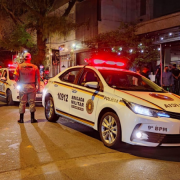 Brigada Militar fiscalizando estabelecimentos na noite