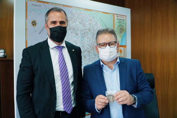 vice-governador, delegado Ranolfo, e titular da Secretaria de Operações Integradas (Seopi) do Ministério da Justiça e Segurança Pública (MJSP), delegado da Polícia Federal Alfredo de Souza Lima Coelho Carrijo.