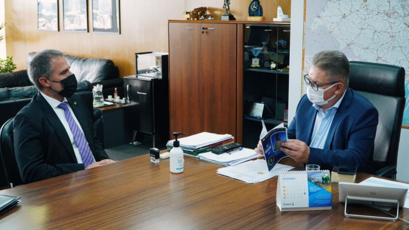 vice-governador, delegado Ranolfo, e titular da Secretaria de Operações Integradas (Seopi) do Ministério da Justiça e Segurança Pública (MJSP), delegado da Polícia Federal Alfredo de Souza Lima Coelho Carrijo.