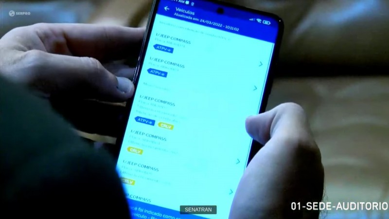imagem da tela de um celular com o espa&ccedil;o de venda digital de ve&iacute;culos