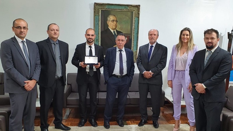 Na foto a cúpula da Polícia Civil e o presidente da Assembleia Legislativa