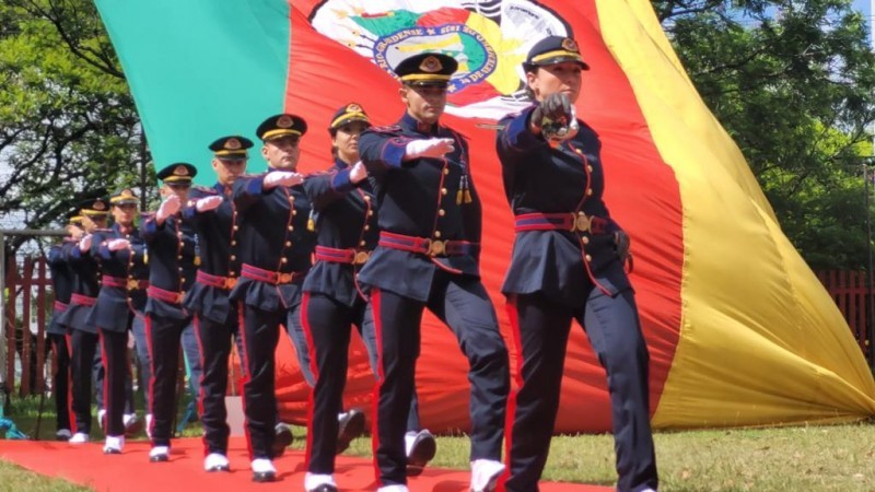 O espadim Dom Pedro II é o símbolo do cadete bombeiro militar