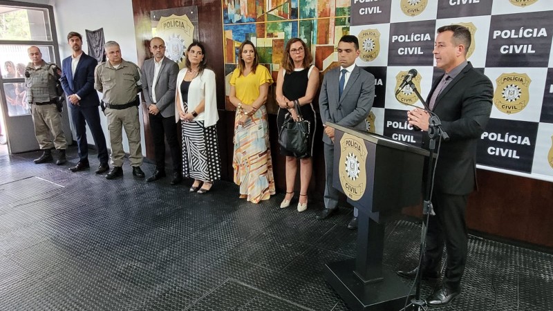 A foto mostra a inauguração da DHPPP
