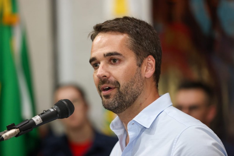 "Nós reconquistamos juntos essa guarnição", disse o governador