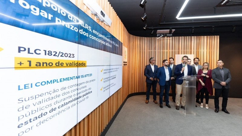 Na entrevista coletiva para a imprensa, Leite detalhou a estratégia de reposição programada do efetivo da segurança pública