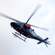 O primeiro colocado no curso surpreendeu a todos ao descer do helicóptero da Polícia Federal, utilizando a técnica de rapel