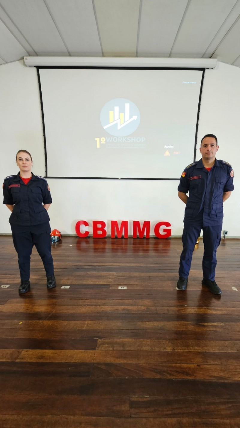 A foto mostra o Tenete-Coronel Darlen e a Capitão Alessandra