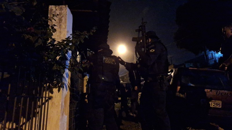 Agentes da operação malus fratus em operação deflagrada na madrugada de 27/5