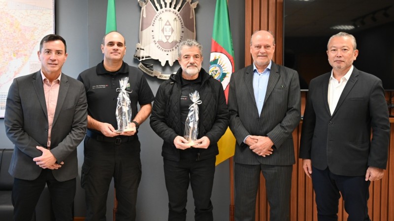 Saraiva e Patrick foram recebidos pelo secretário Caron, pelo secretário adjunto, Cel. Ikeda e pelo chefe de Polícia, Guerreiro