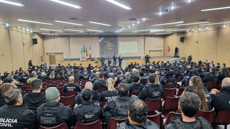audit&oacute;rio com agentes da seguran&ccedil;a p&uacute;blica