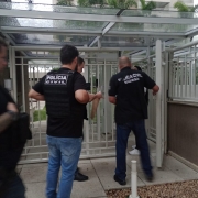 Agentes da PC cumprem mandados
