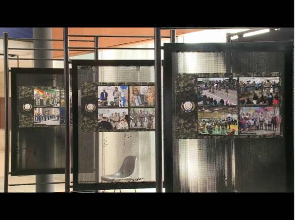 Na imagem detalhe da exposição de fotos