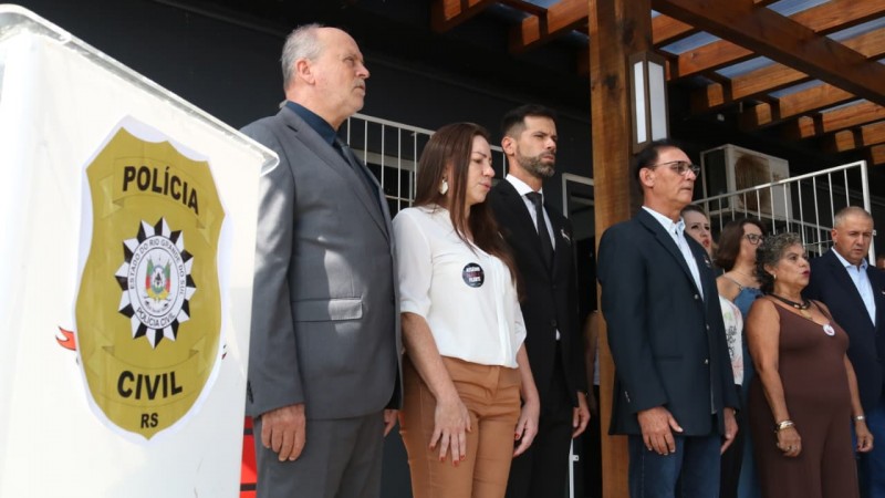 Na imagem, autoridades na inaugura&ccedil;&atilde;o da Sala das Margaridas de Capivari do Sul