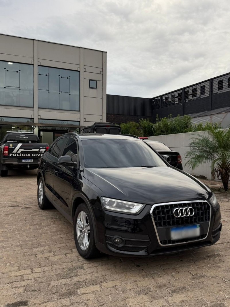 Imagem mostra carro apreendido