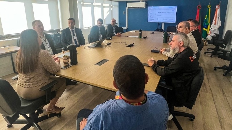 Na imagem, reuni&atilde;o com representantes do DetranRS e Seratran