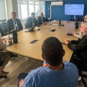 Na imagem, reuni&atilde;o com representantes do DetranRS e Seratran