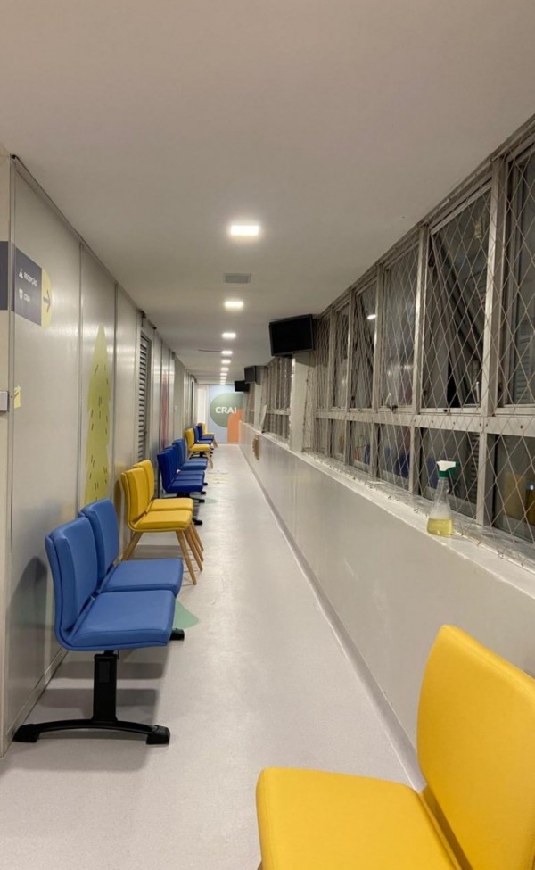 A foto mostra o corredor do CRAI