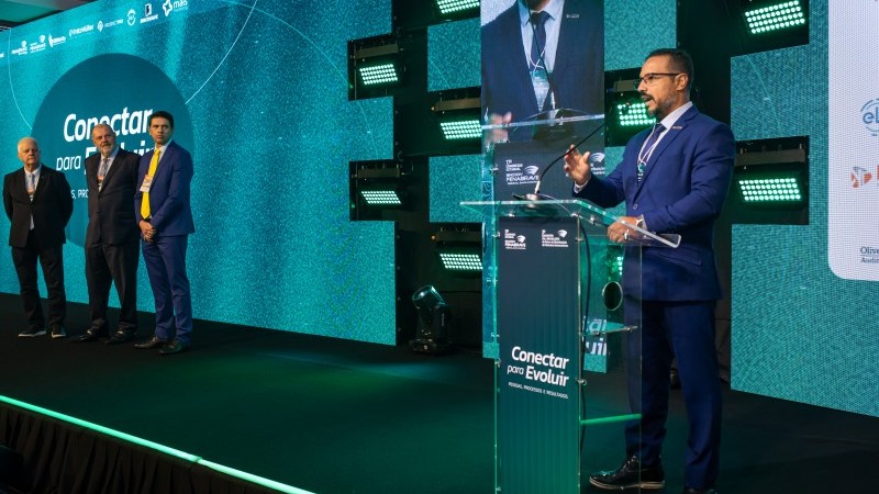 Imagem do diretor do DetranRS em sua apresenta&ccedil;&atilde;o